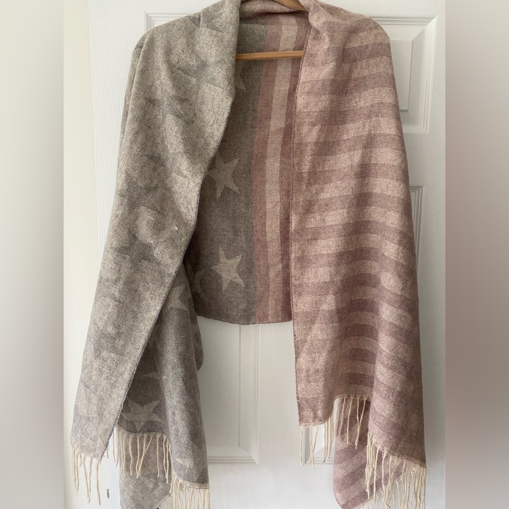 Pretty Persuasions Shawl NWT Super Soft American Flag Design